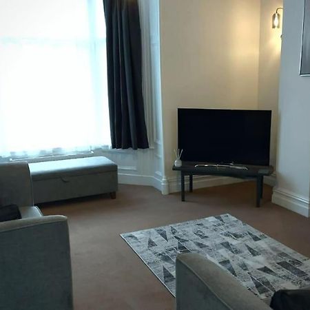 Stylish Apartment In City Centre With Parking بريستون المظهر الخارجي الصورة