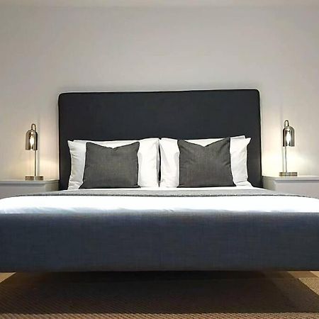 Stylish Apartment In City Centre With Parking بريستون المظهر الخارجي الصورة