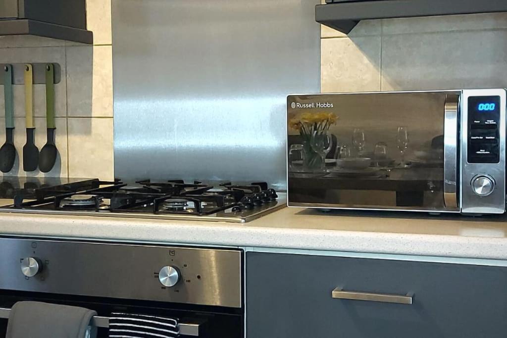 Stylish Apartment In City Centre With Parking بريستون المظهر الخارجي الصورة