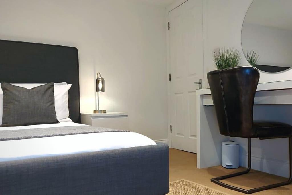 Stylish Apartment In City Centre With Parking بريستون المظهر الخارجي الصورة