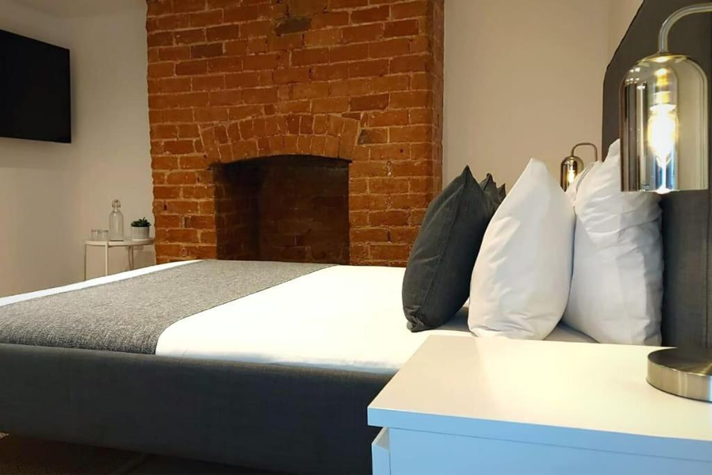 Stylish Apartment In City Centre With Parking بريستون المظهر الخارجي الصورة