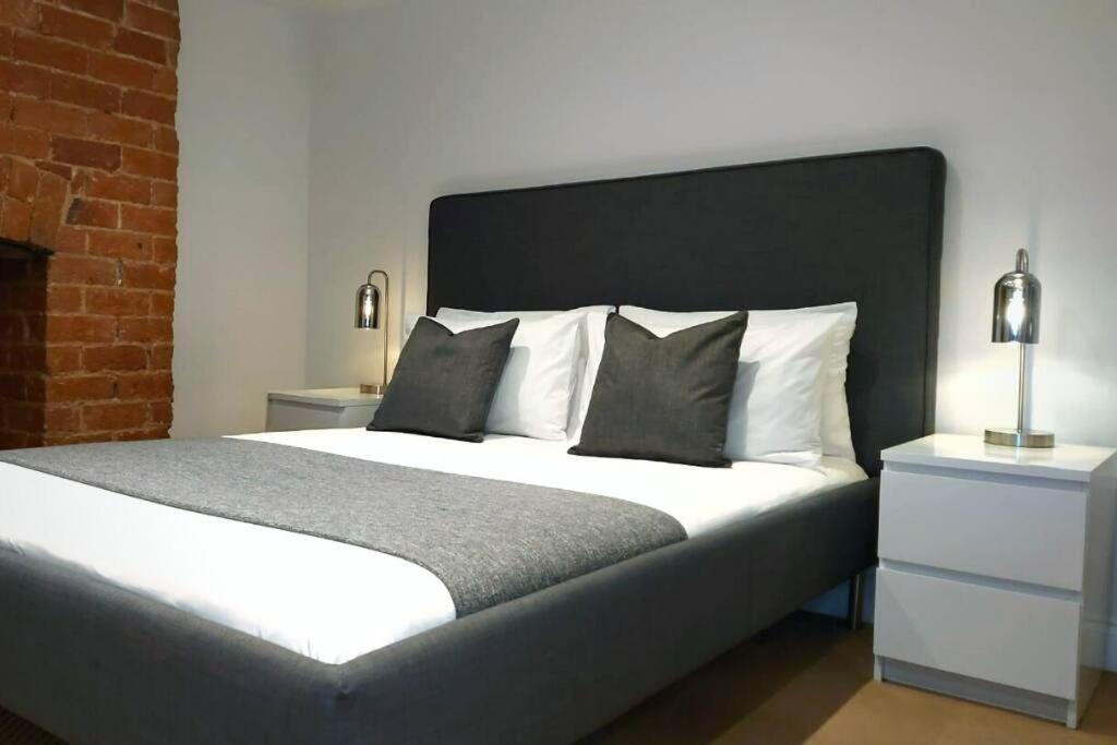 Stylish Apartment In City Centre With Parking بريستون المظهر الخارجي الصورة